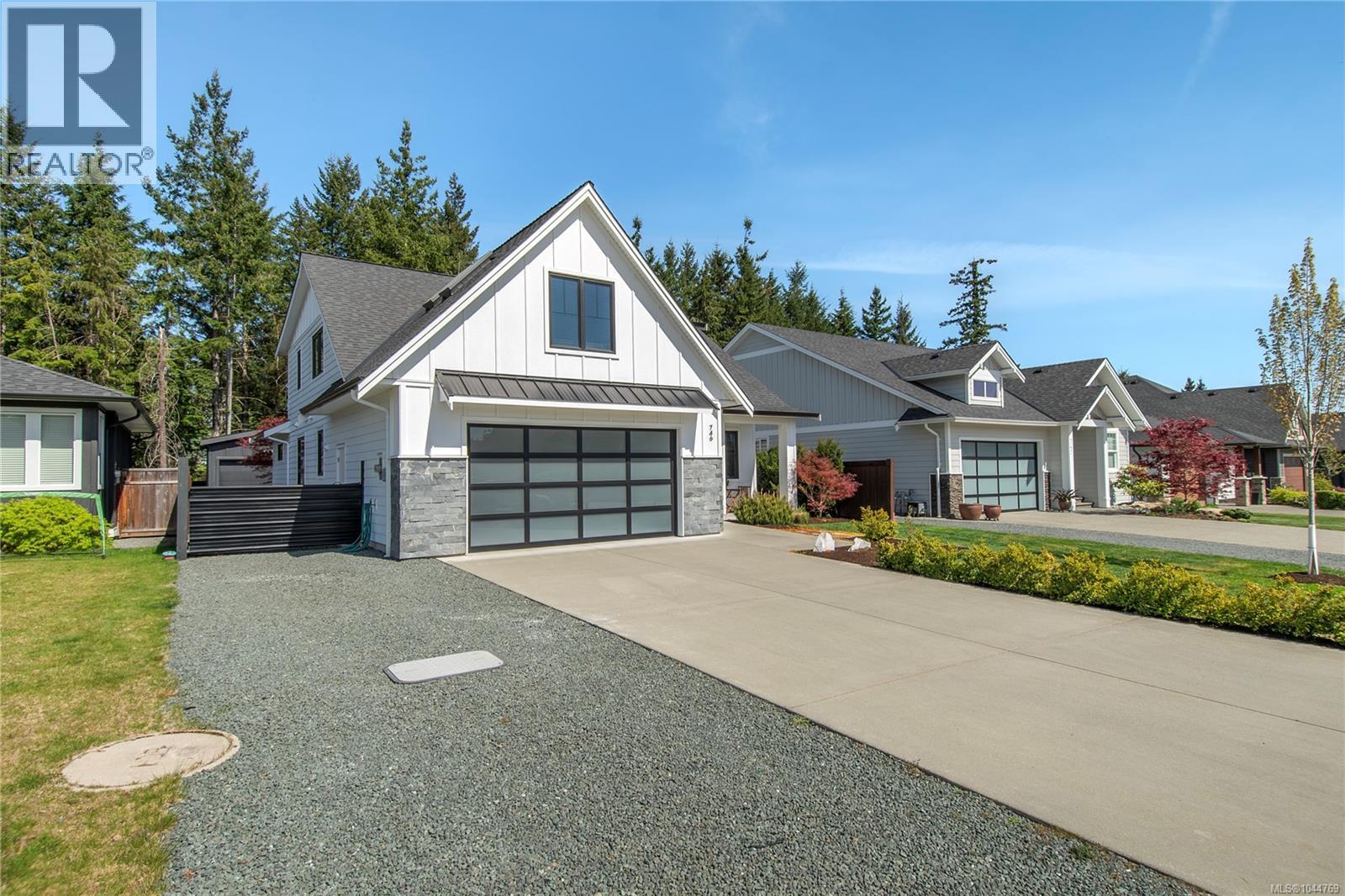 746 Salal St - 2