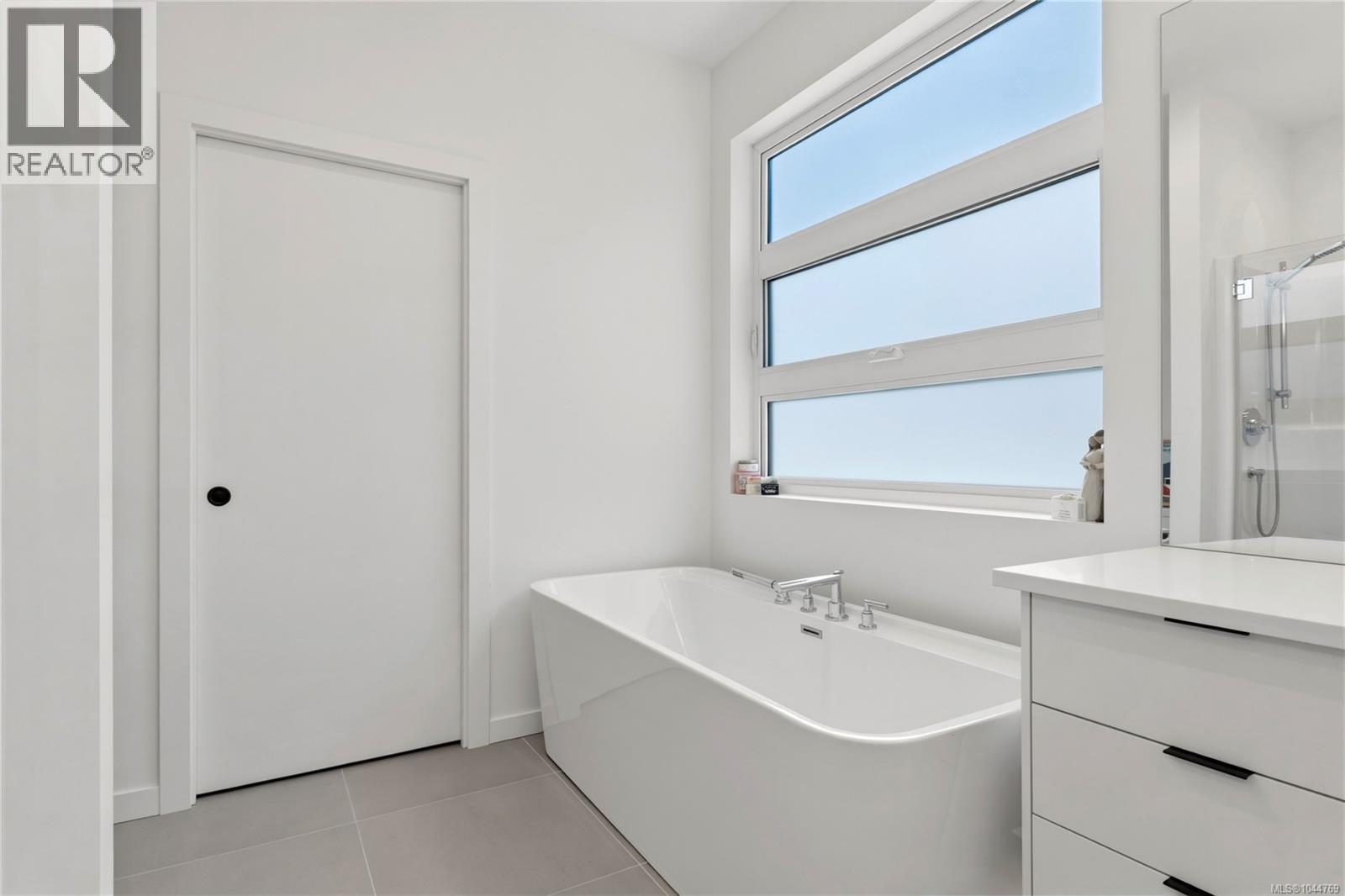 746 Salal St - Image 20