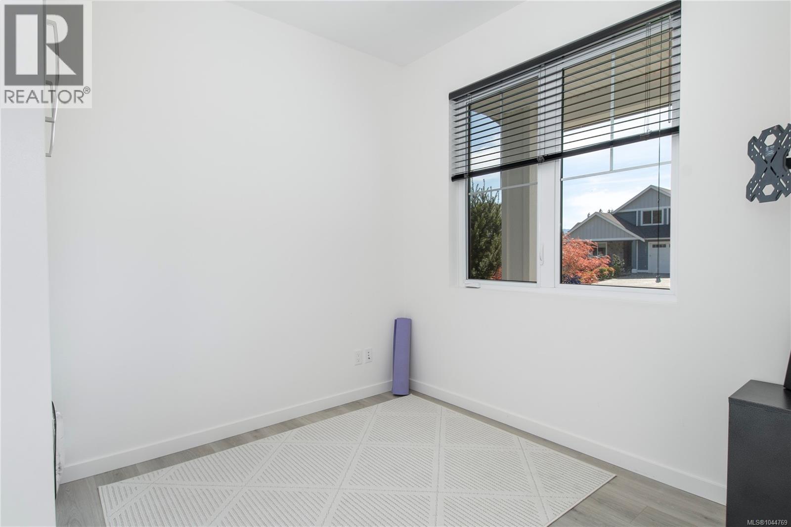 746 Salal St - 22