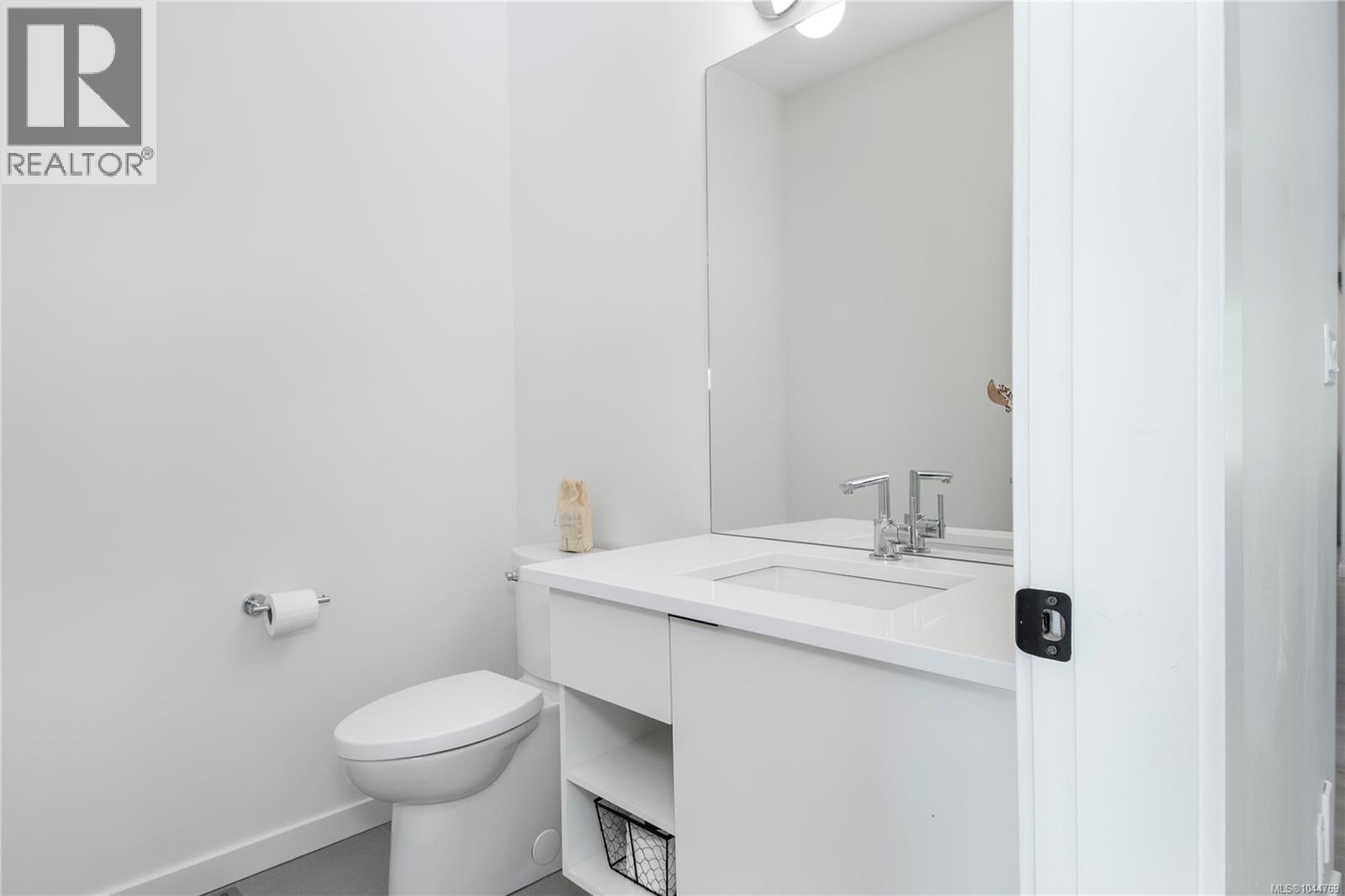 746 Salal St - 24