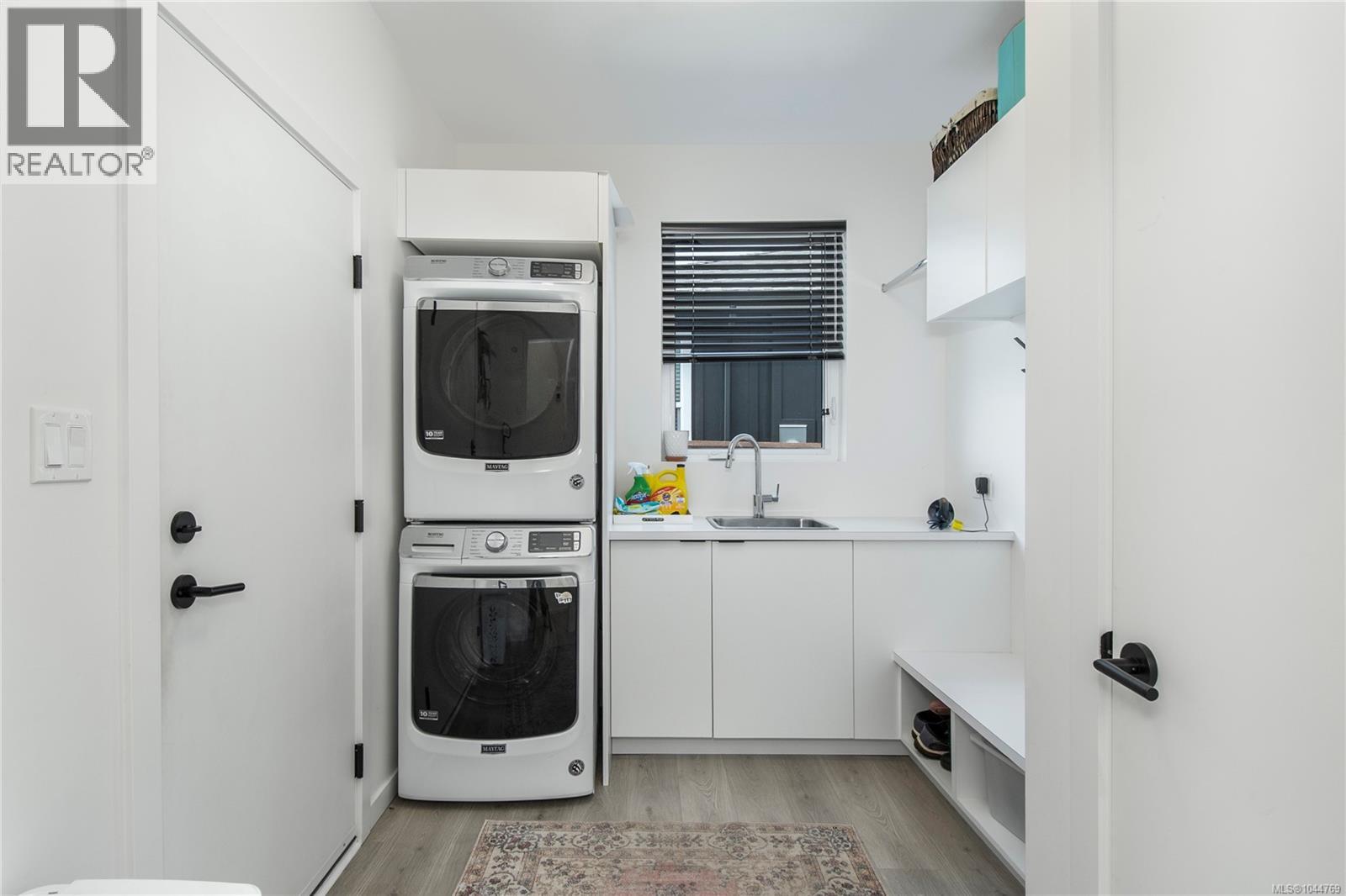 746 Salal St - 25