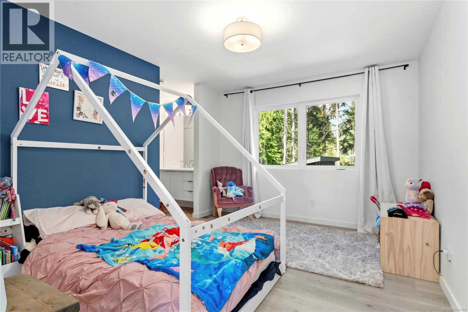 746 Salal St - 27