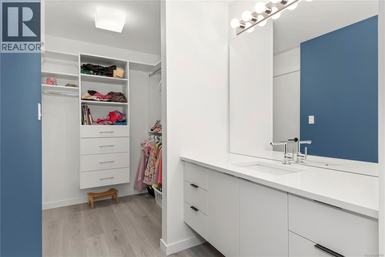 746 Salal St - Image 30