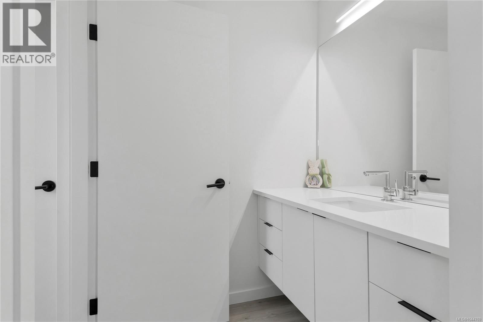 746 Salal St - Image 32