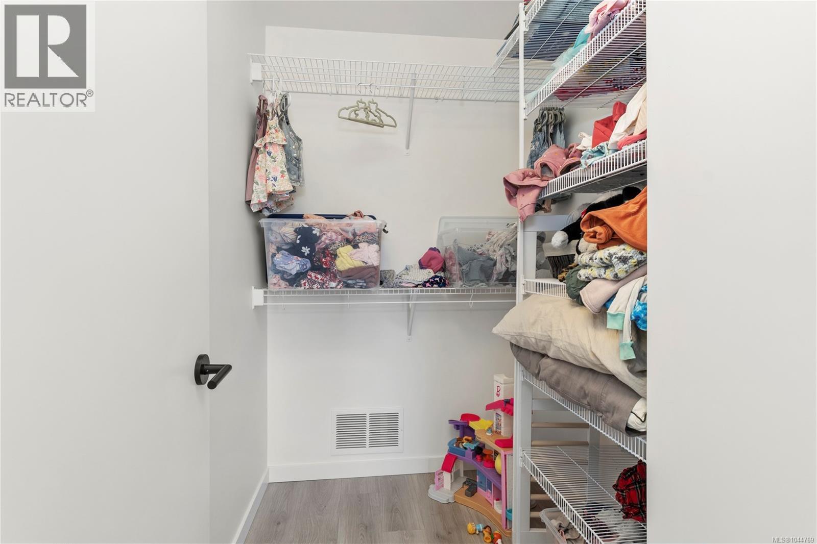 746 Salal St - Image 35