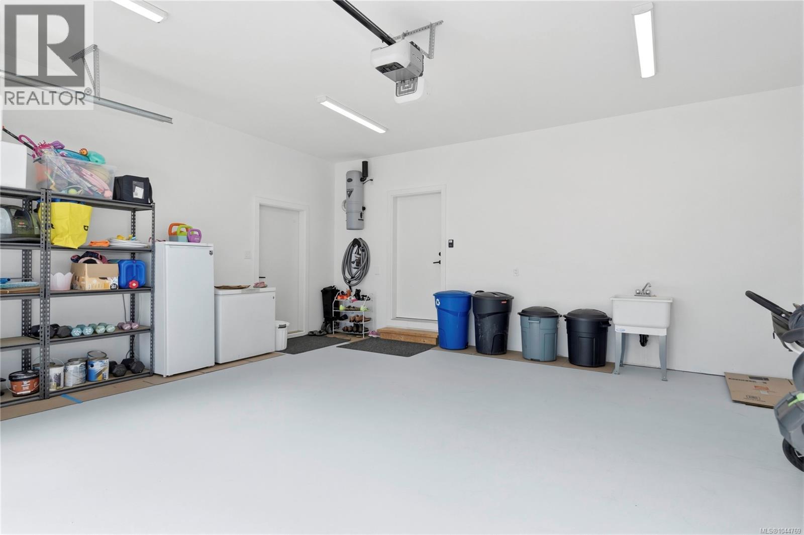 746 Salal St - 39