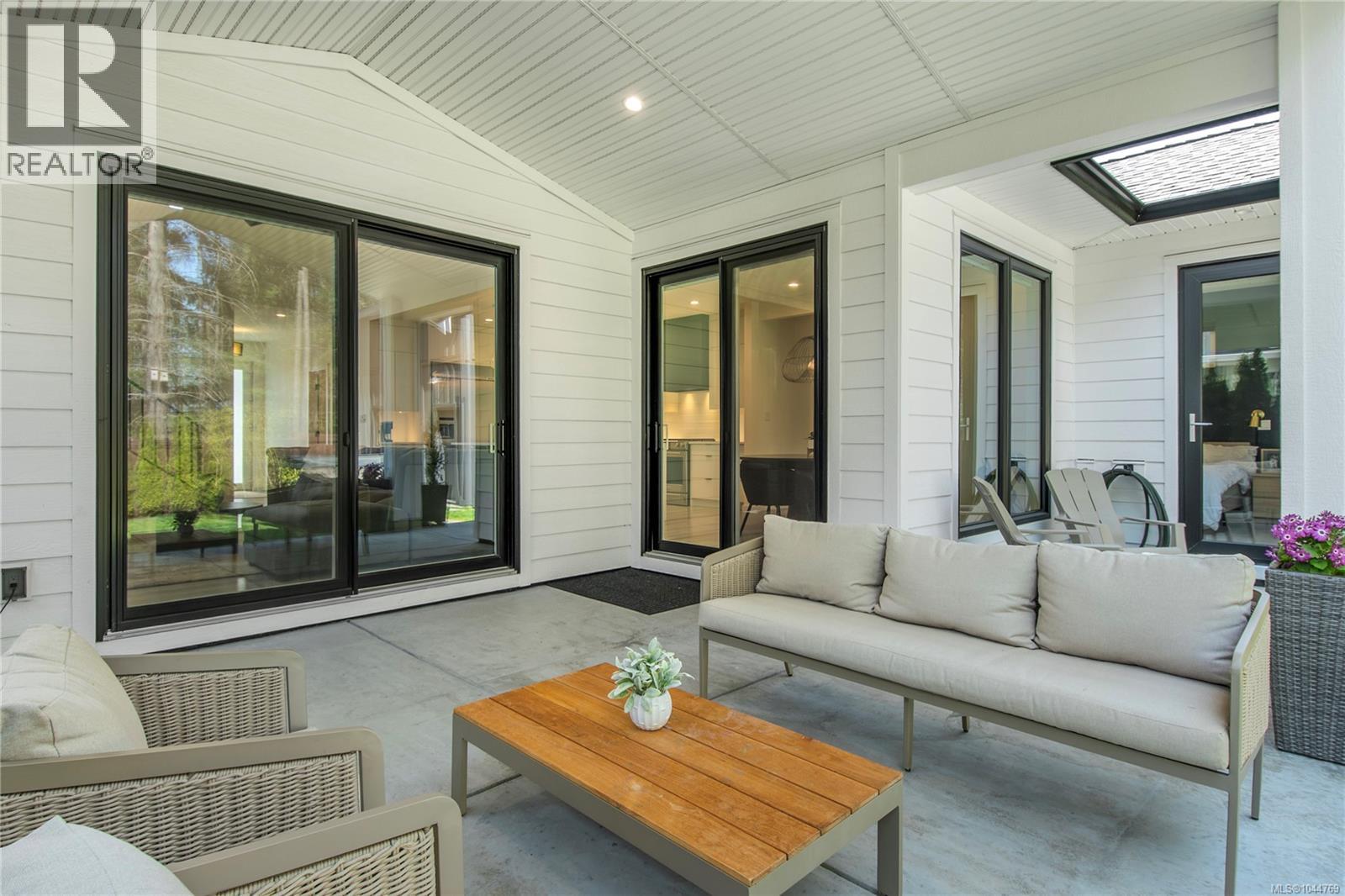 746 Salal St - Image 40