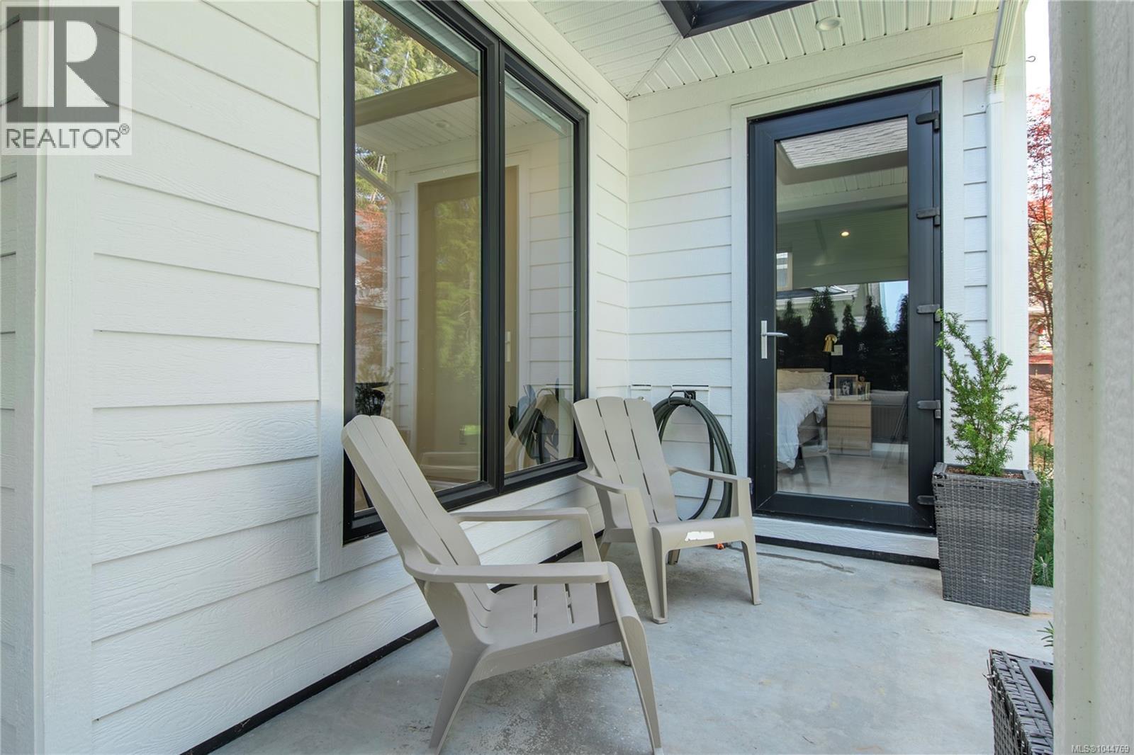 746 Salal St - 43
