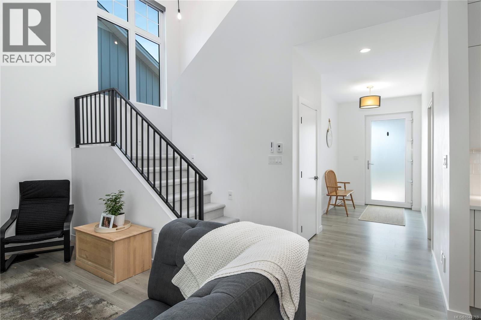 746 Salal St - 5
