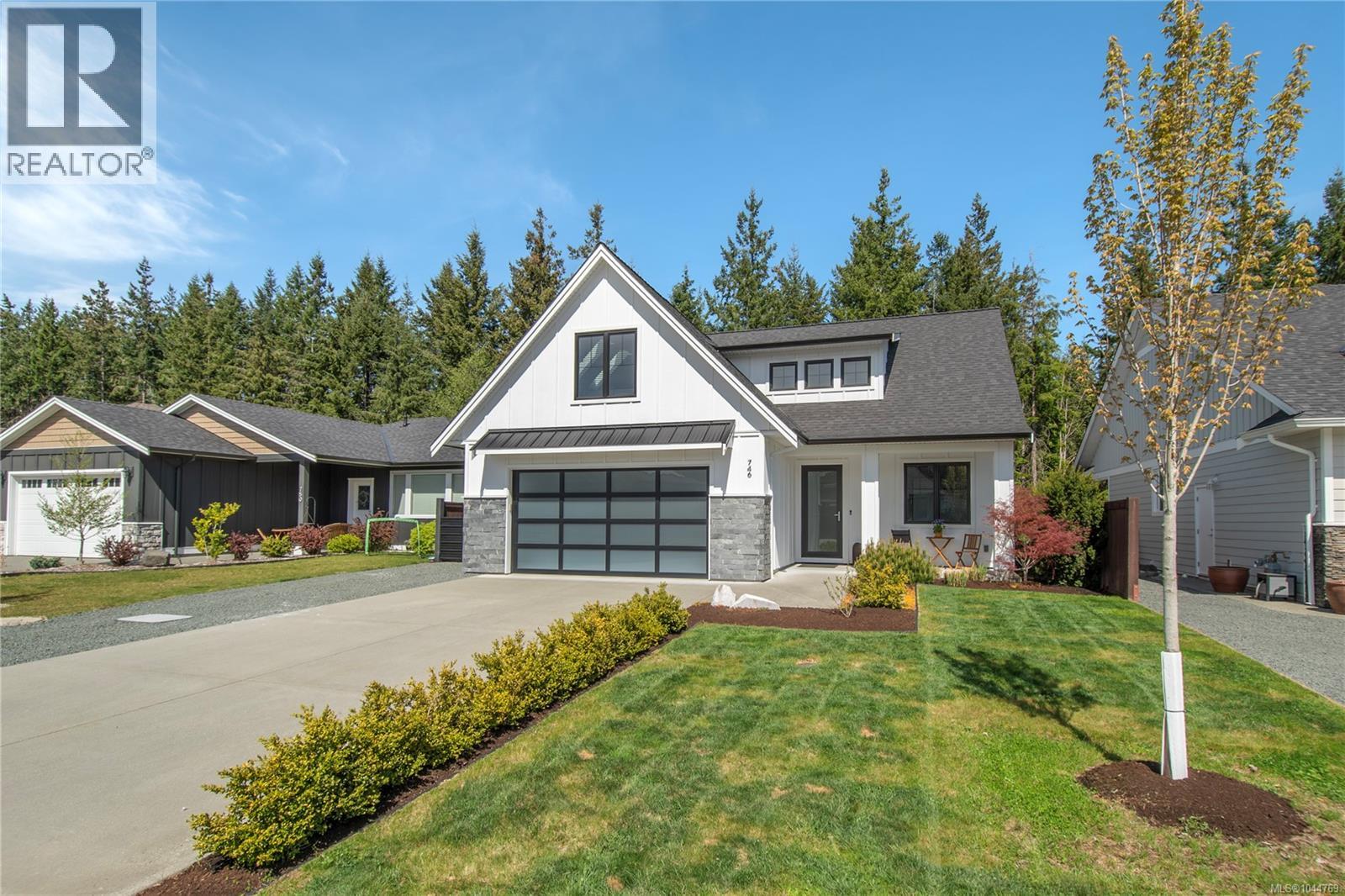 746 Salal St - 53