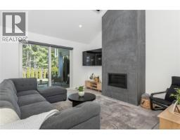 Bedroom - 746 Salal St, Campbell River, BC V9H0E6 Photo 11