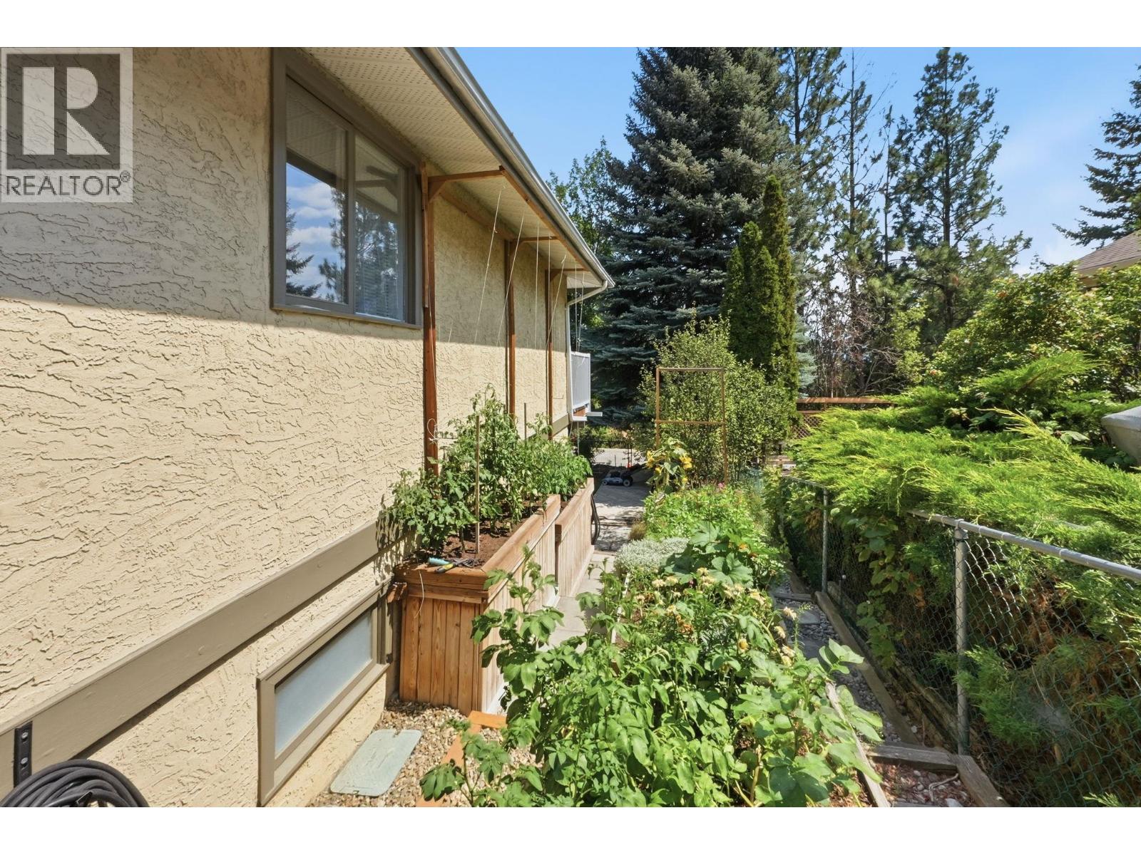 1977 Covington Crescent - 78