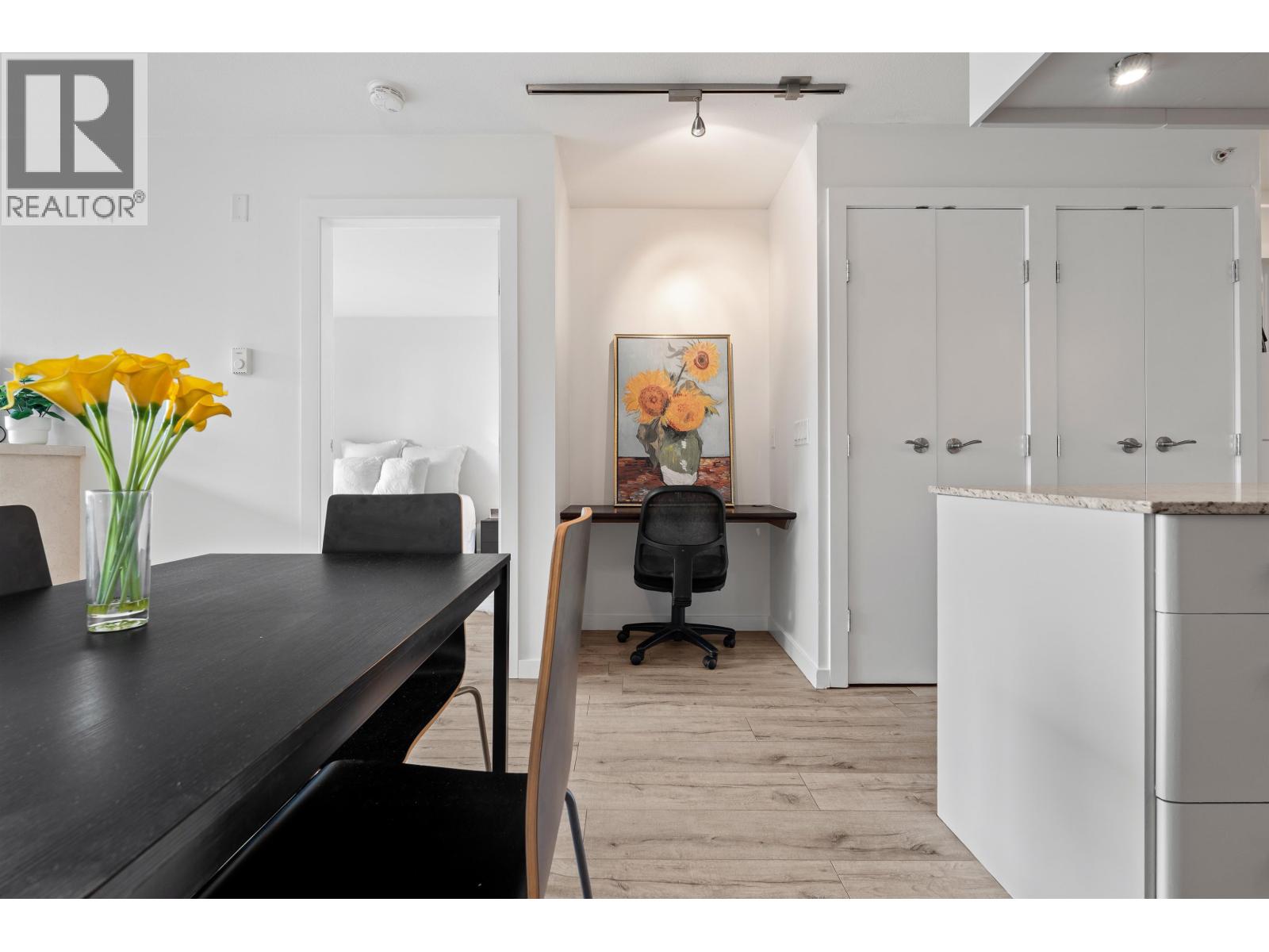 306 683 W VICTORIA PARK, North Vancouver