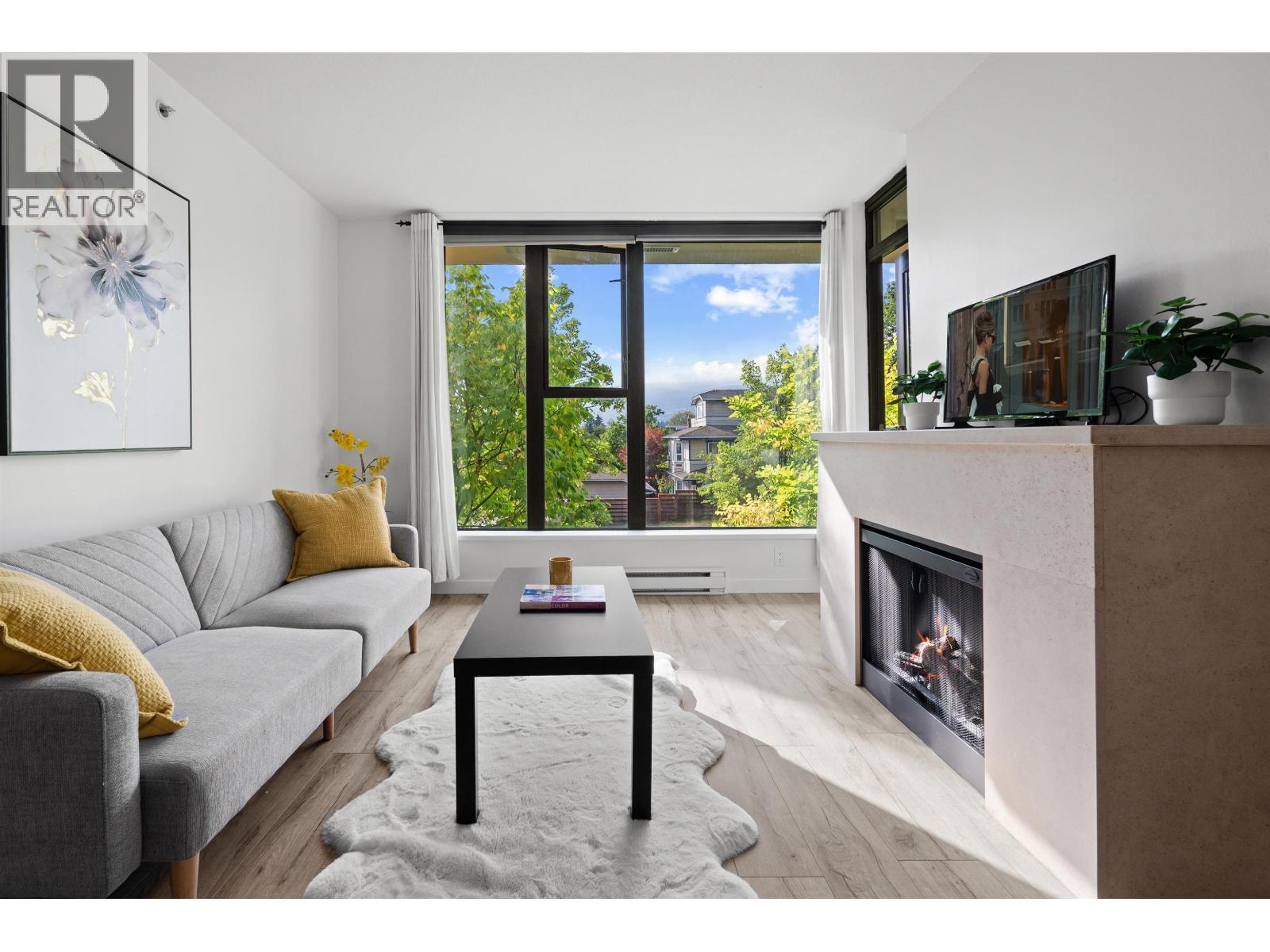 306 683 W VICTORIA PARK, North Vancouver