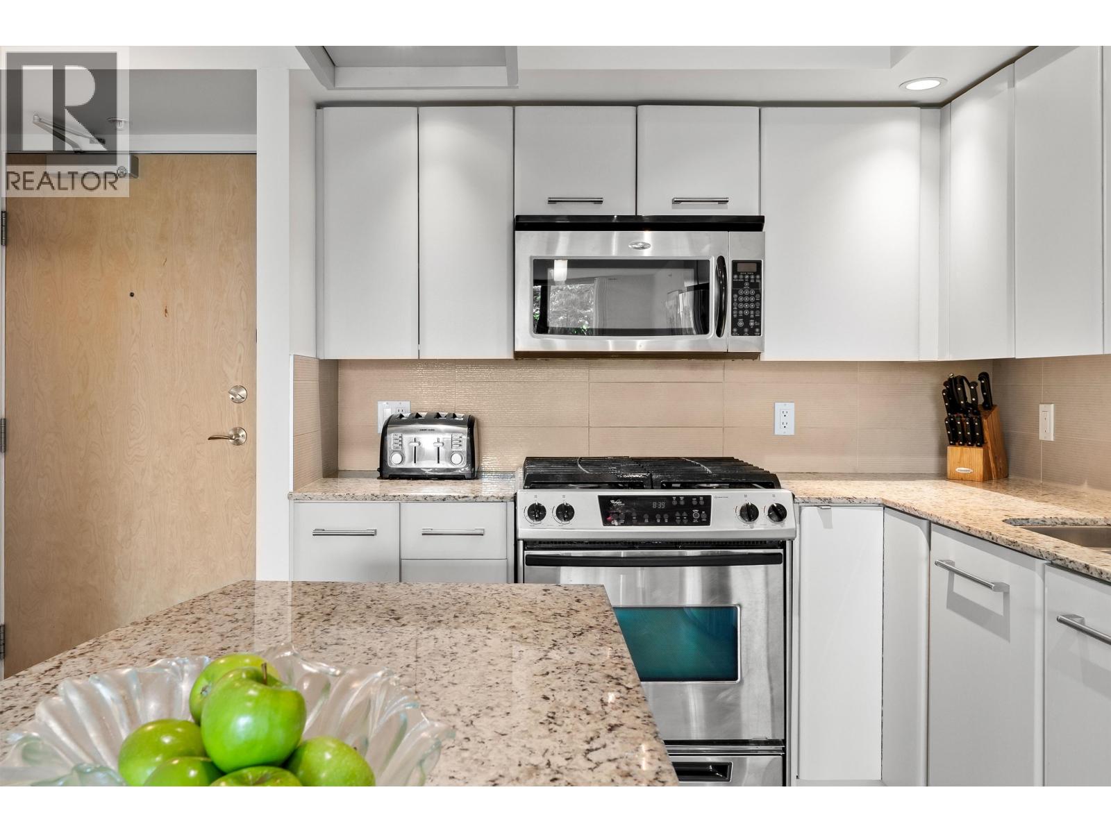306 683 W VICTORIA PARK, North Vancouver
