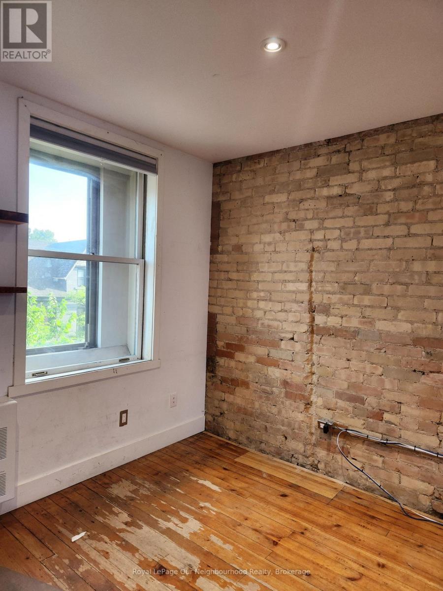 301 - 412 BLOOR STREET W