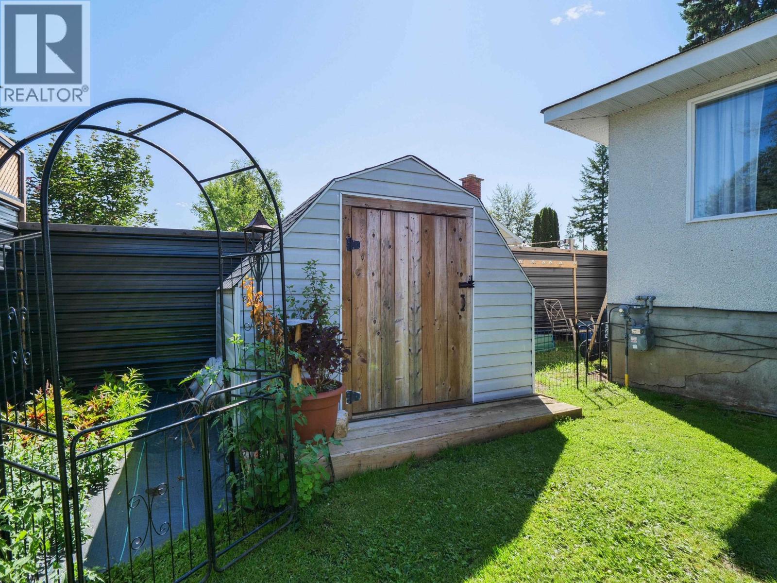 1291 PICARD AVENUE - 33