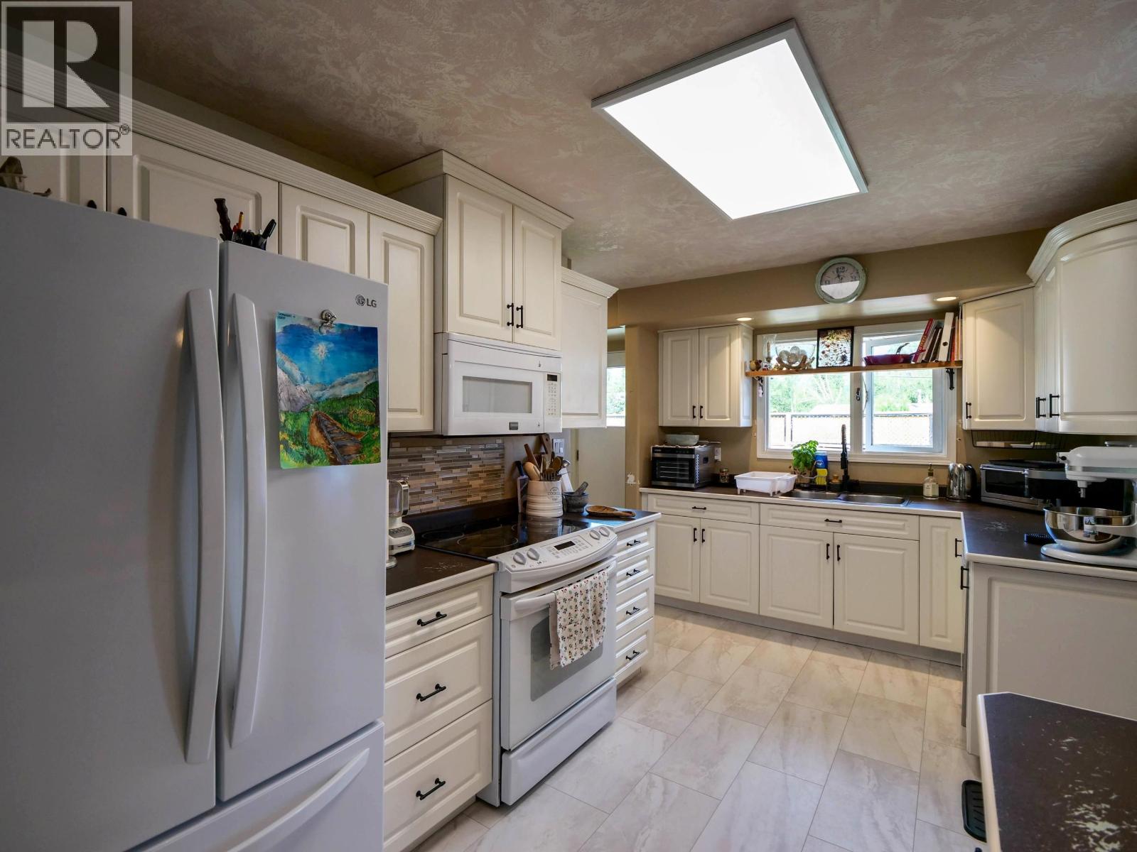 1291 PICARD AVENUE - 4