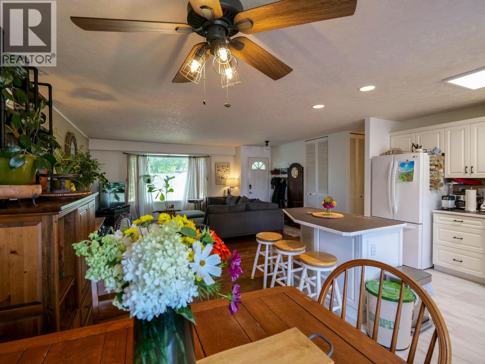 1291 PICARD AVENUE - 8