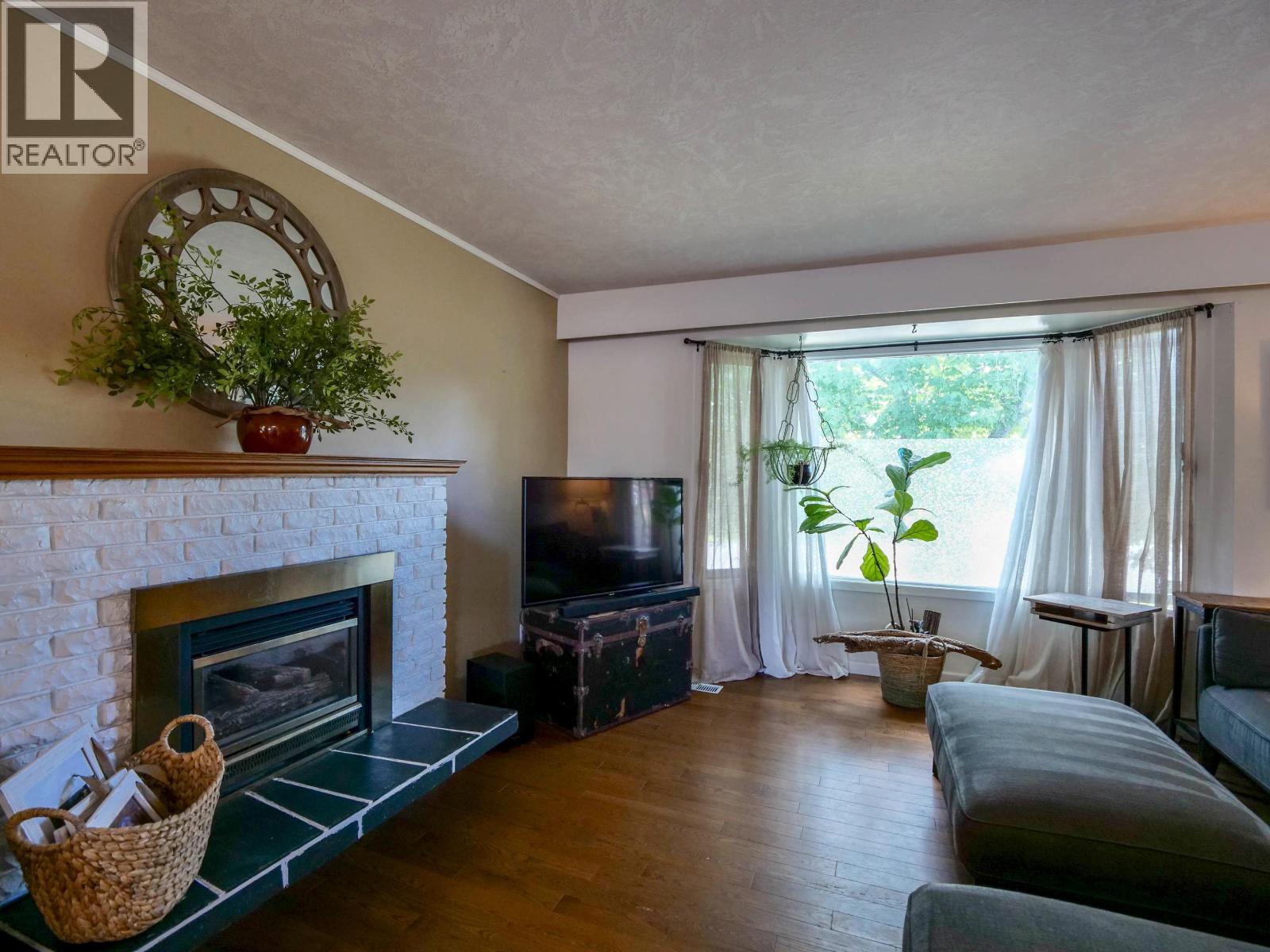 1291 PICARD AVENUE - 9