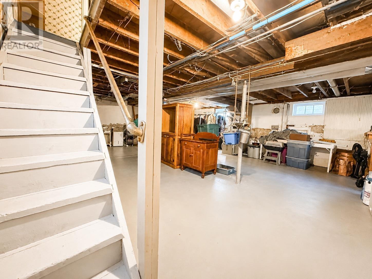362 Brodie ST N - 36