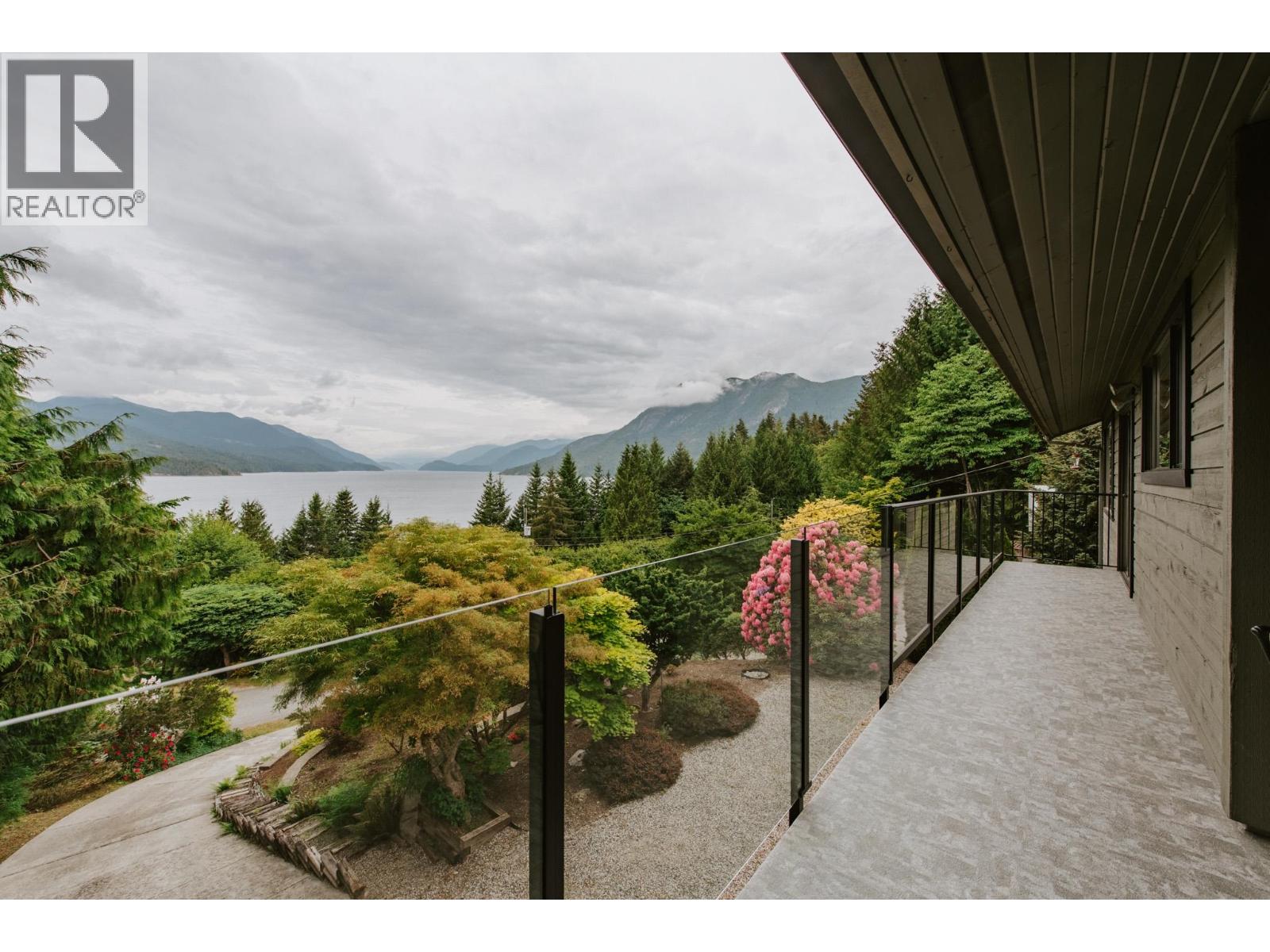 6950 PORPOISE DRIVE, Sechelt — photo 2