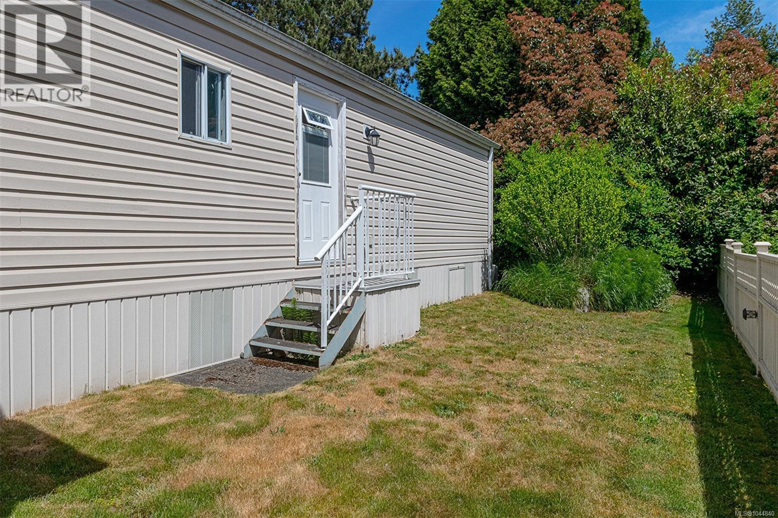 #23 7583 Central Saanich Rd - 28