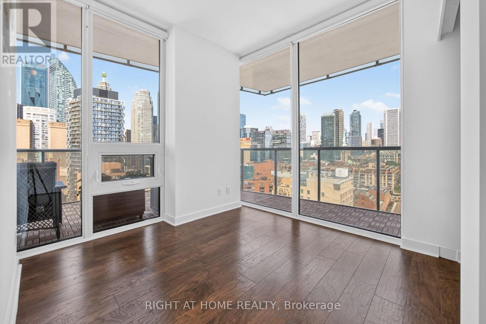 #1604 1 MARKET STREET - 17