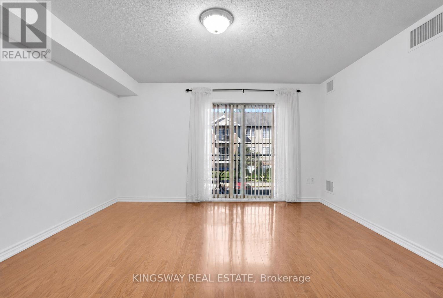 #19 41 COULTER STREET - 12