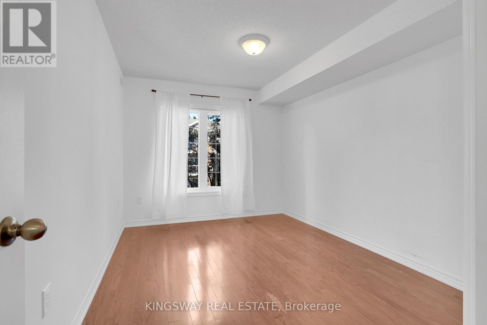 #19 41 COULTER STREET - 19