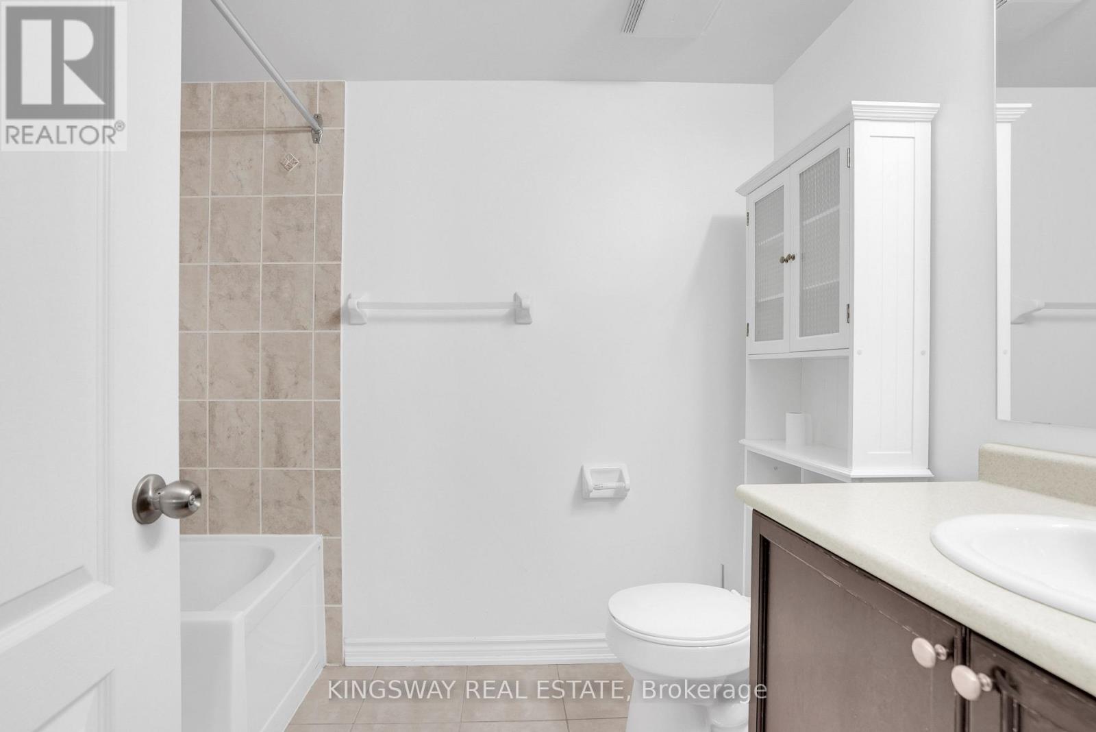 #19 41 COULTER STREET - 24