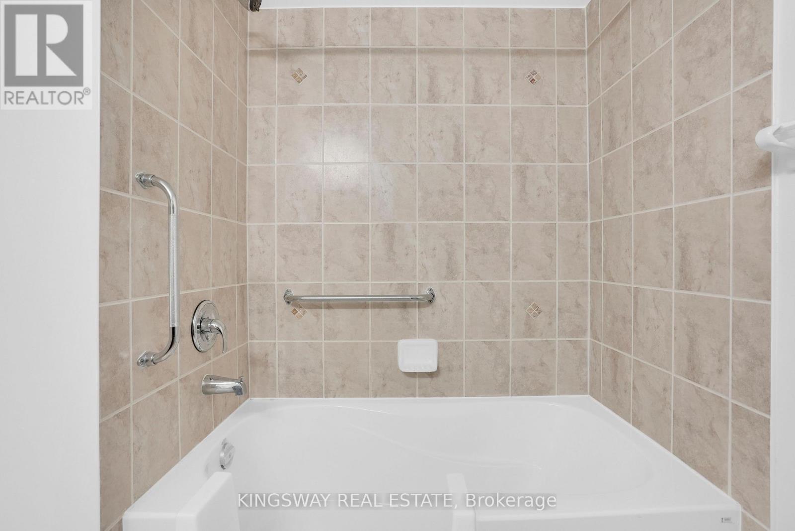 #19 41 COULTER STREET - 25