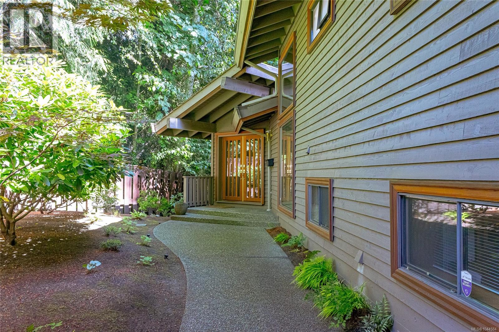  1015 Kentwood Place, Saanich