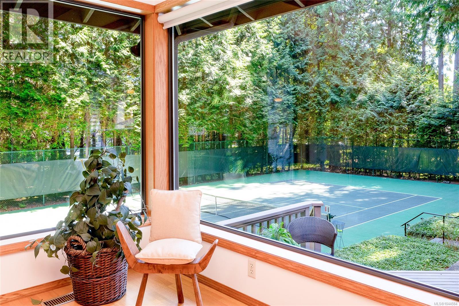  1015 Kentwood Place, Saanich