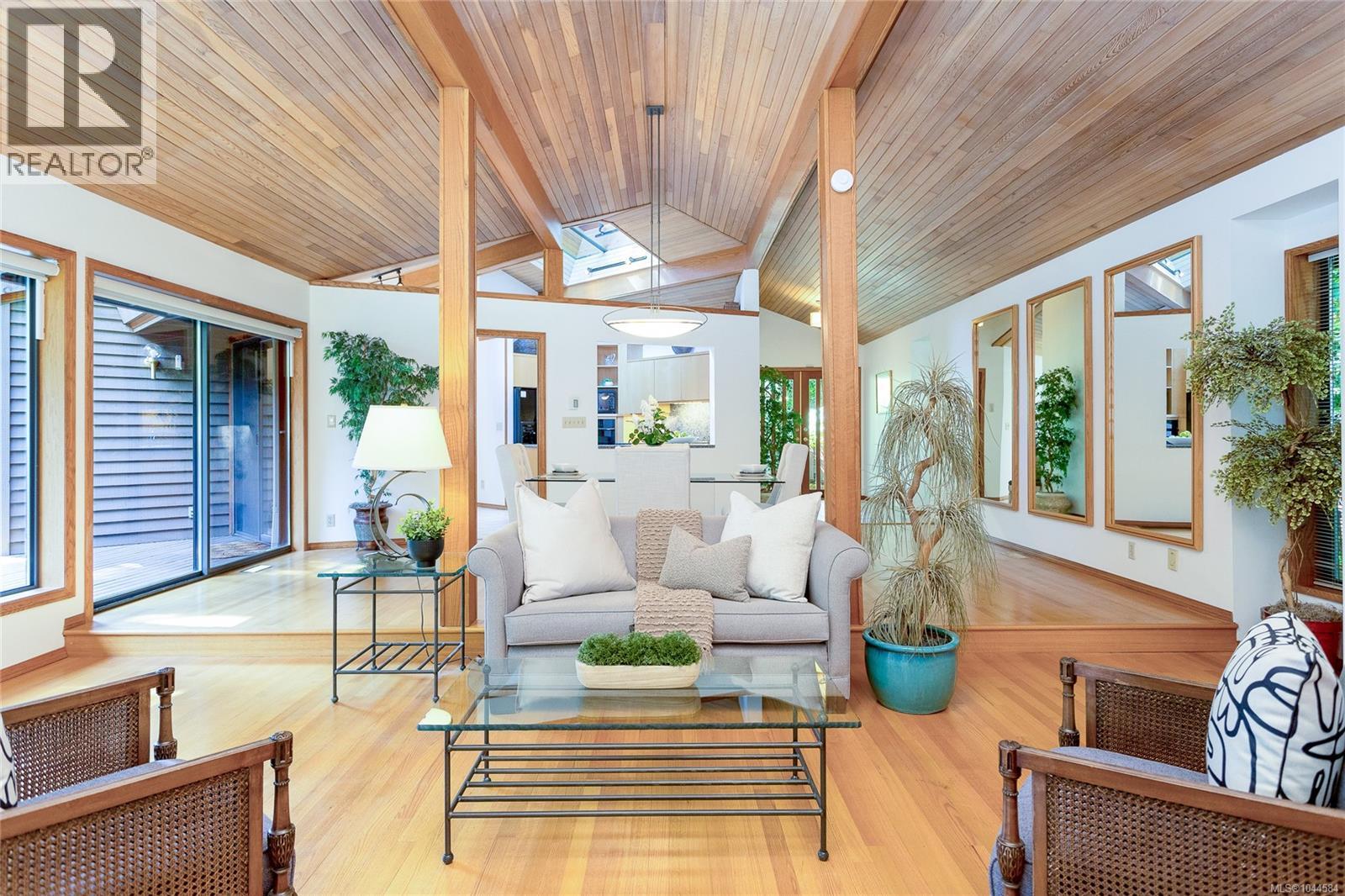  1015 Kentwood Place, Saanich