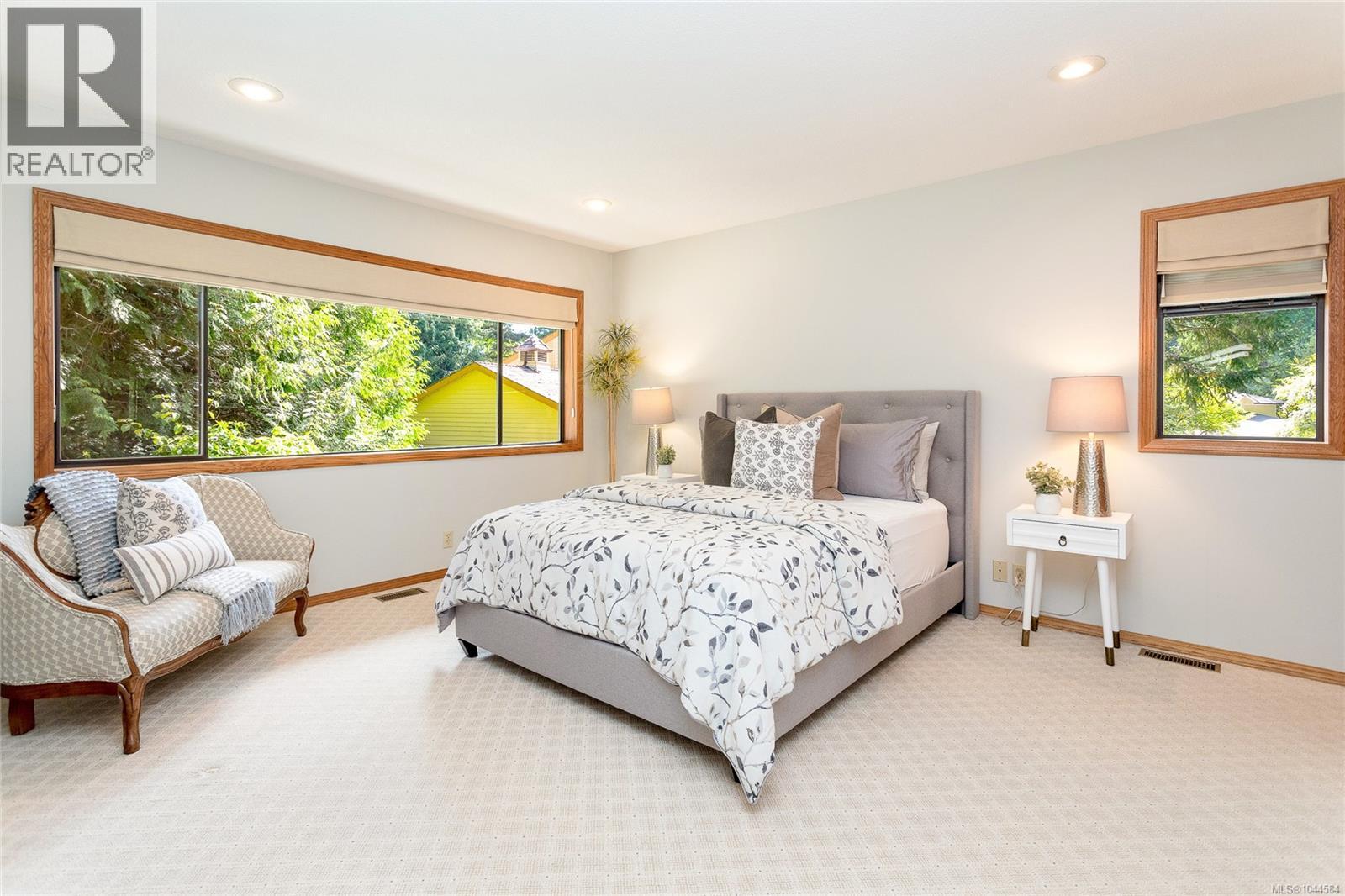  1015 Kentwood Place, Saanich