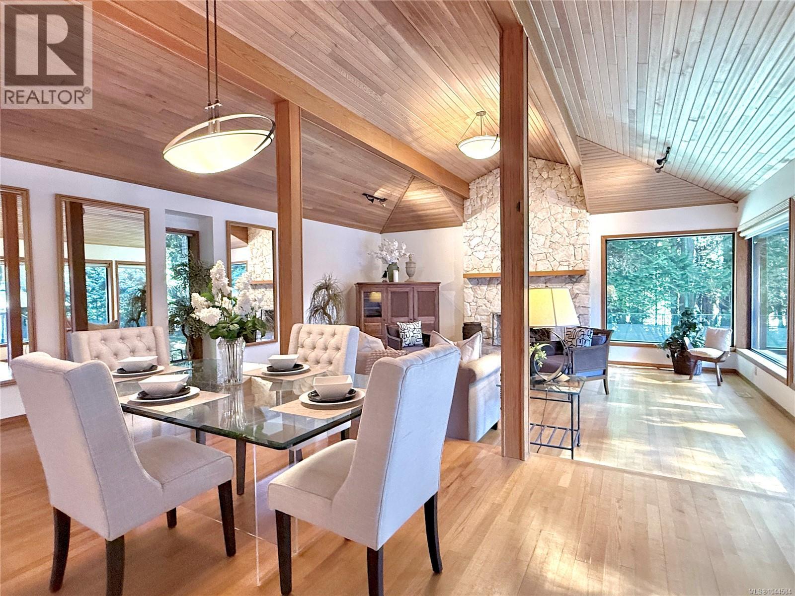  1015 Kentwood Place, Saanich