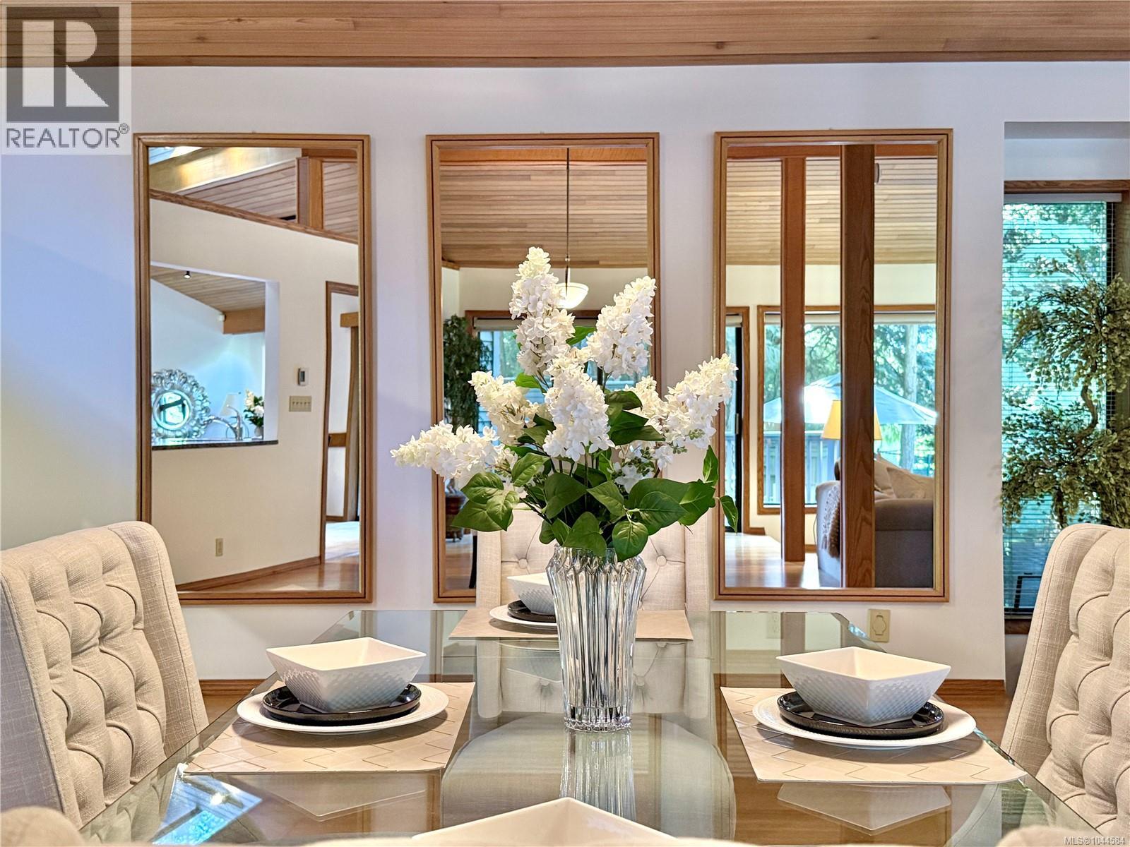  1015 Kentwood Place, Saanich