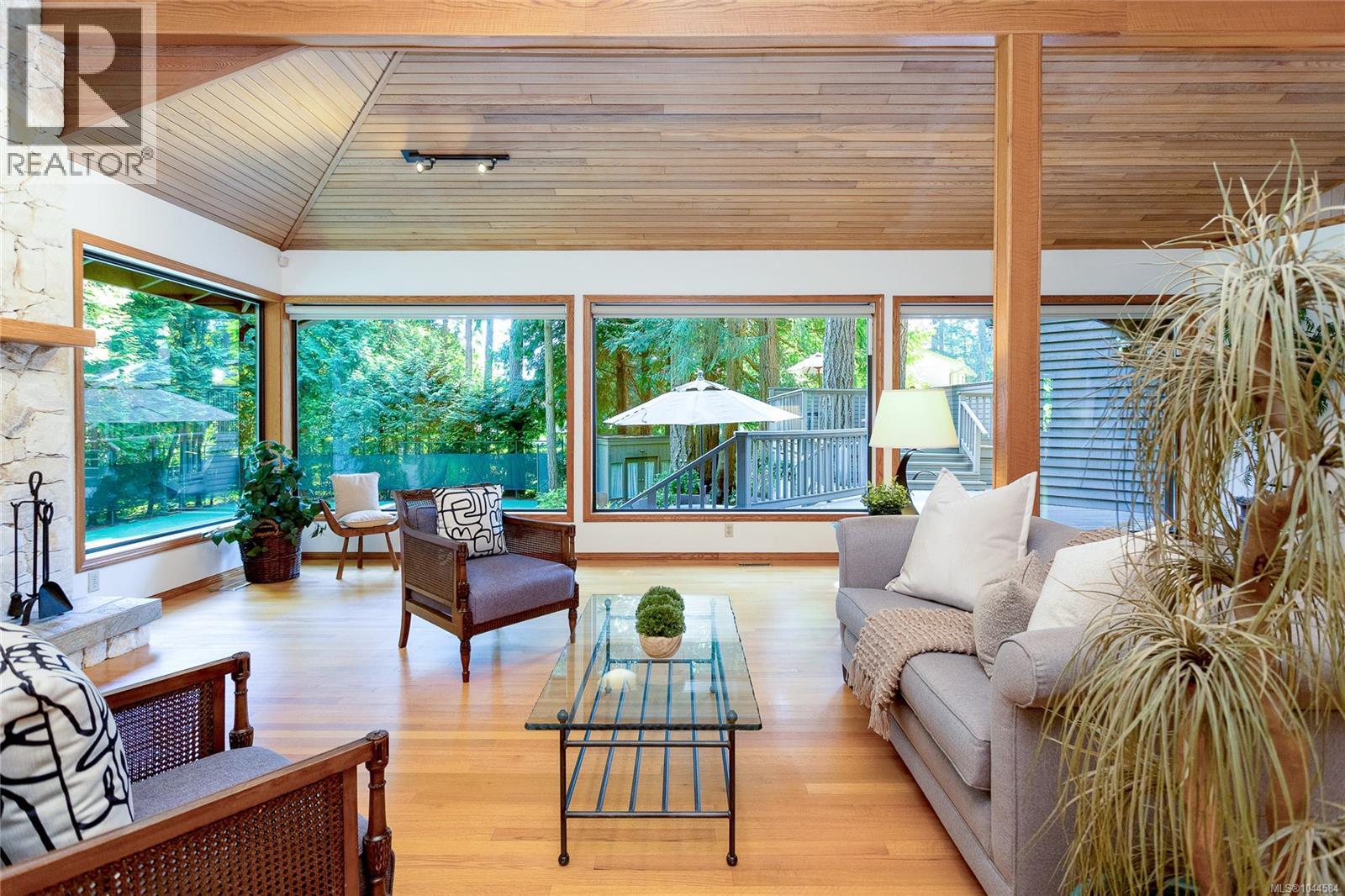  1015 Kentwood Place, Saanich