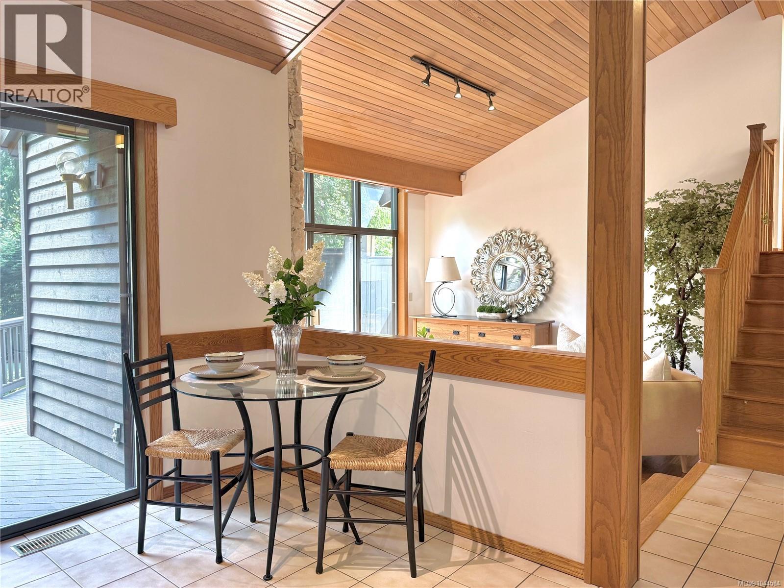 1015 Kentwood Place, Saanich