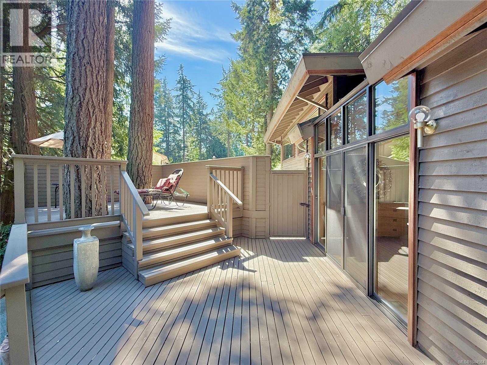 1015 Kentwood Place, Saanich