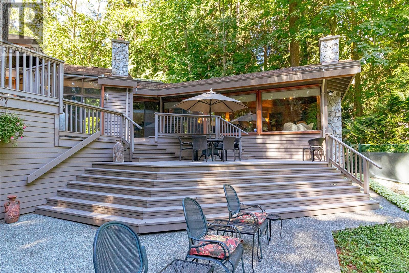  1015 Kentwood Place, Saanich