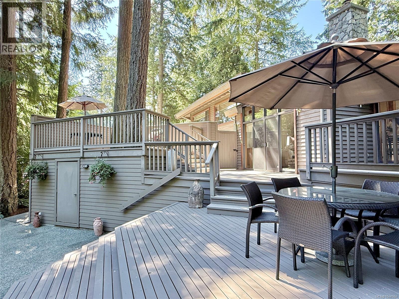  1015 Kentwood Place, Saanich