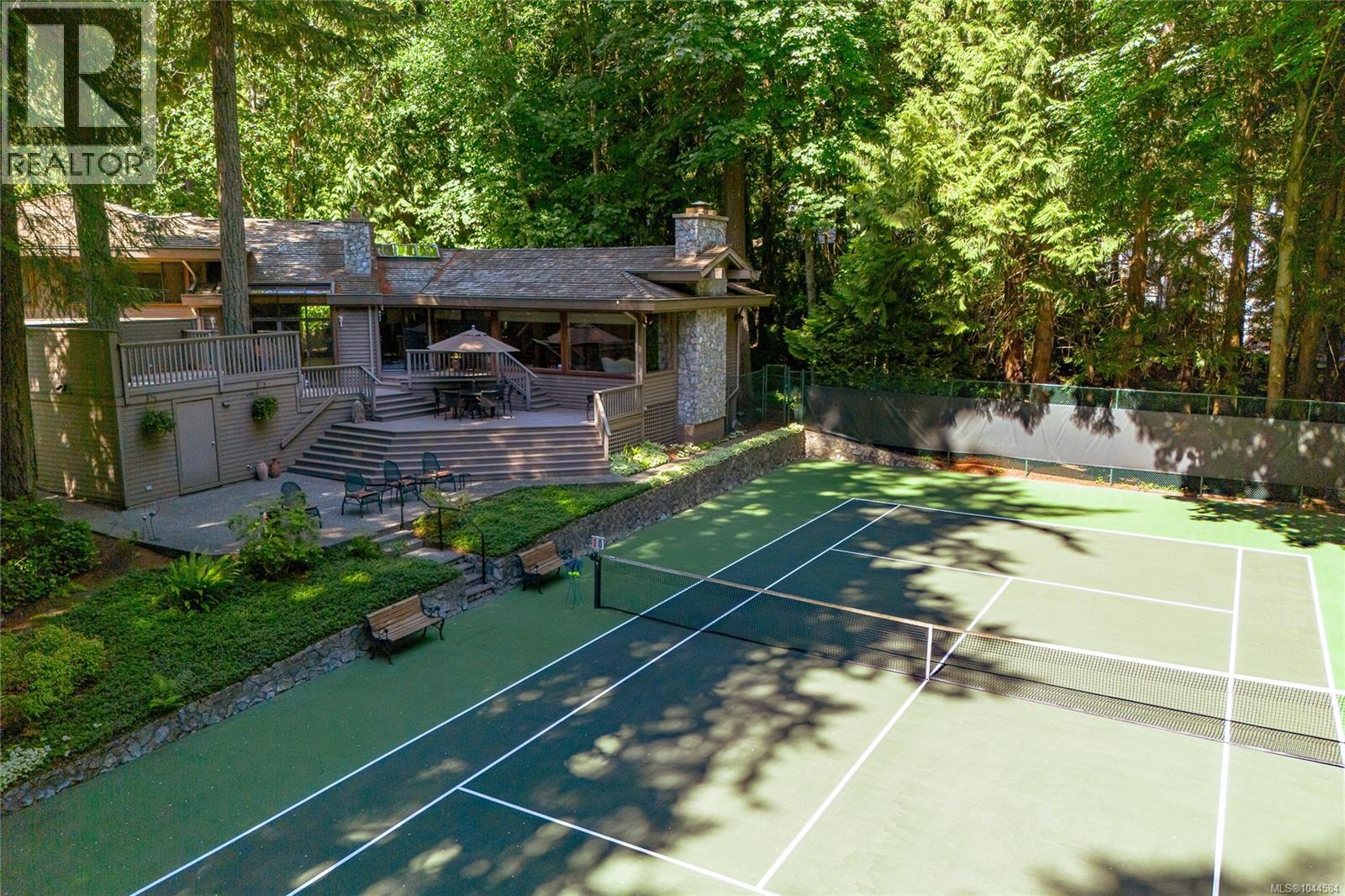  1015 Kentwood Place, Saanich