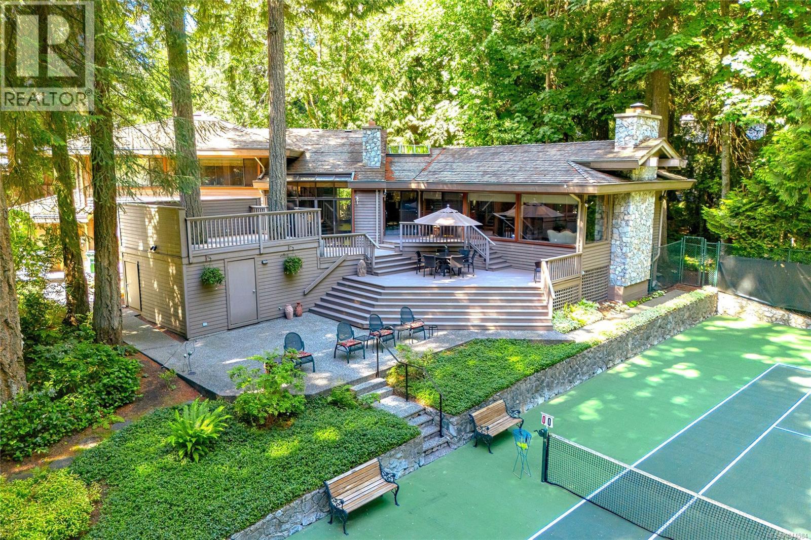  1015 Kentwood Place, Saanich