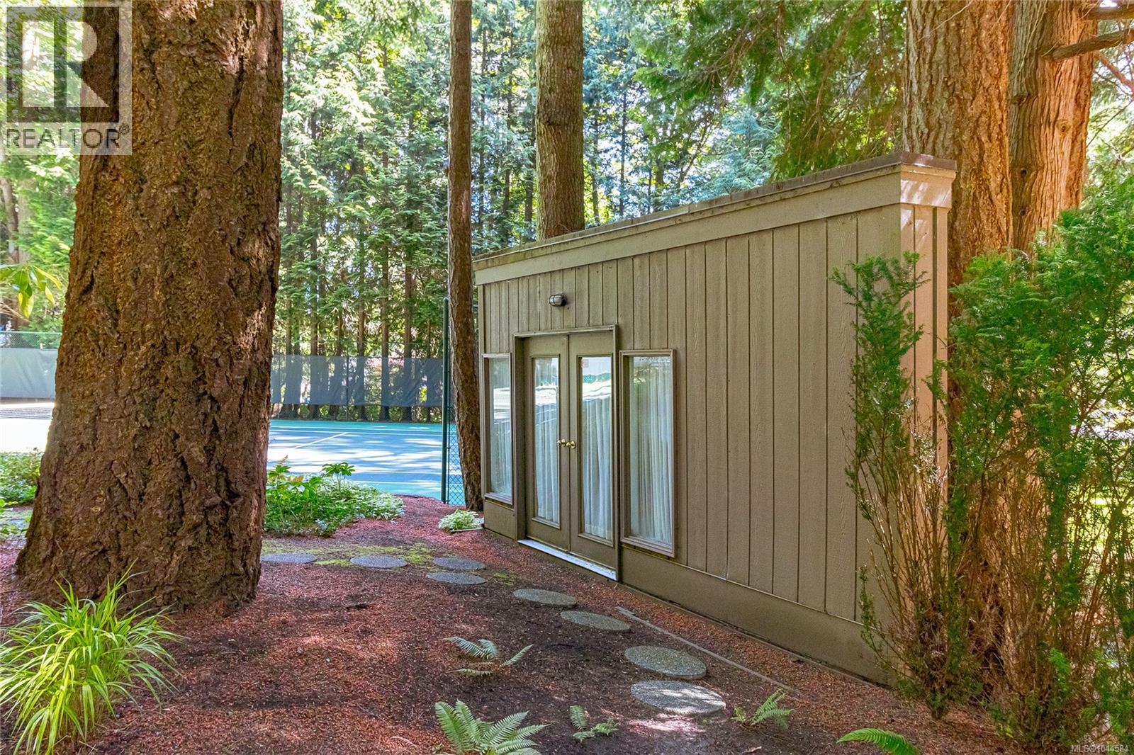  1015 Kentwood Place, Saanich