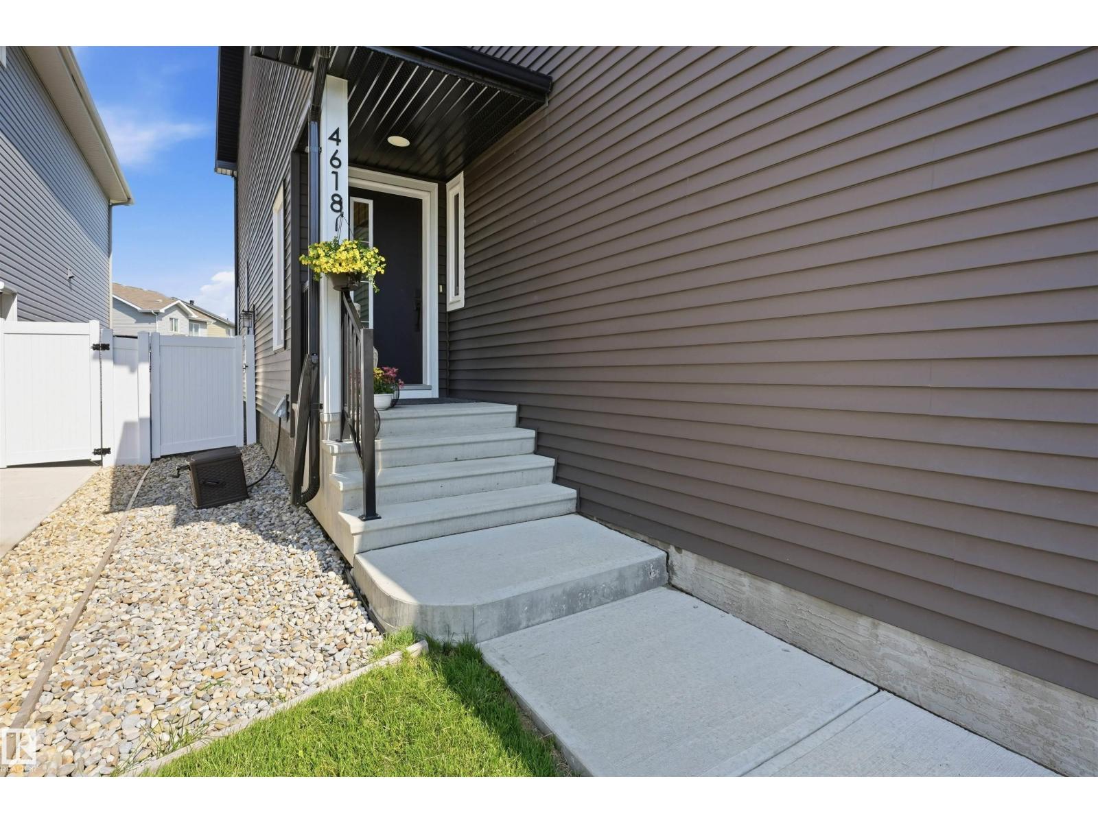 4618 170A AV NW, Cy Becker, Edmonton photo 2