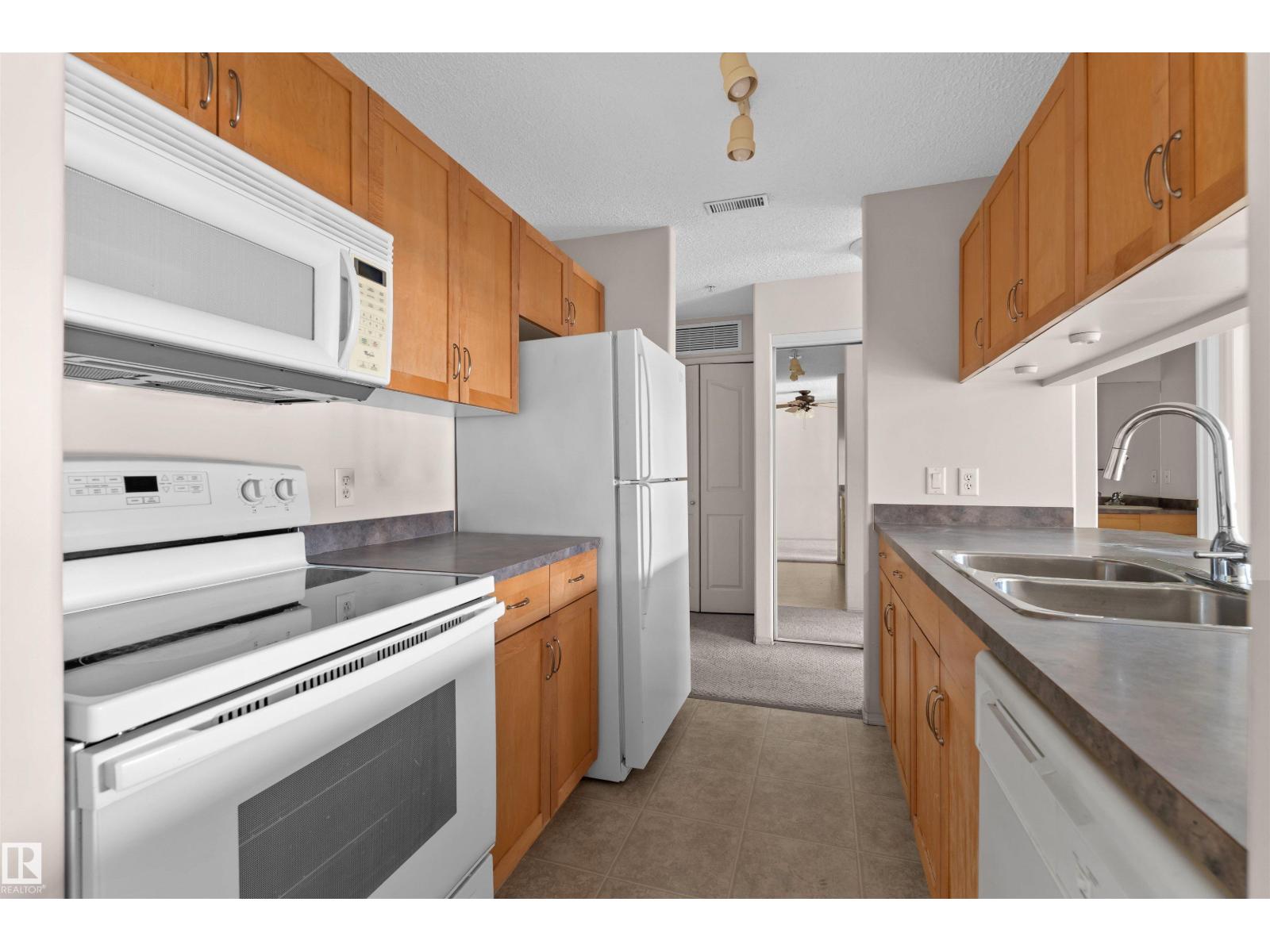 #224 16303 95 ST NW, Eaux Claires, Edmonton photo 3