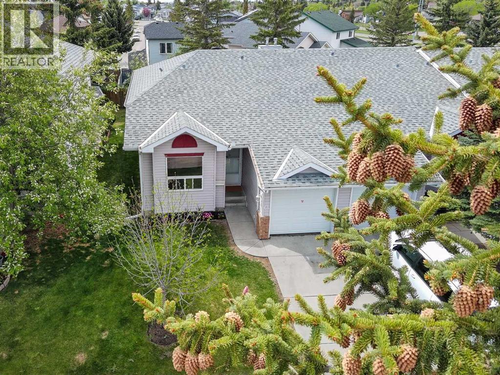 68 Catalina Circle NE, Monterey Park, Calgary photo 1