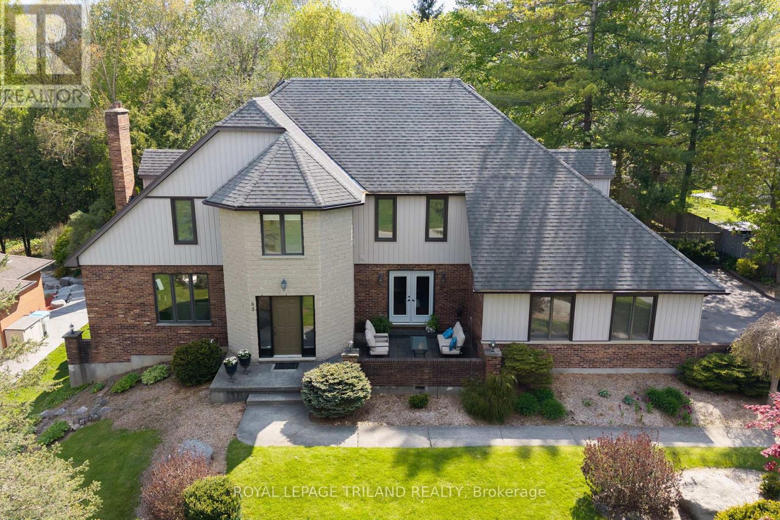 83 BLACKBURN CRESCENT - 1